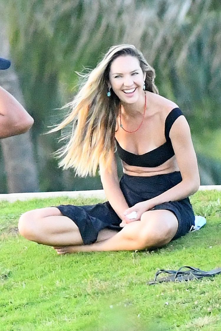 Candice Swanepoel Relaxing At A Park In Miami