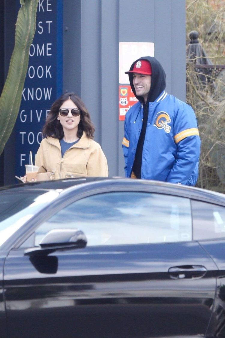 Eiza Gonzalez Goes Out For Lunch In Los Angeles