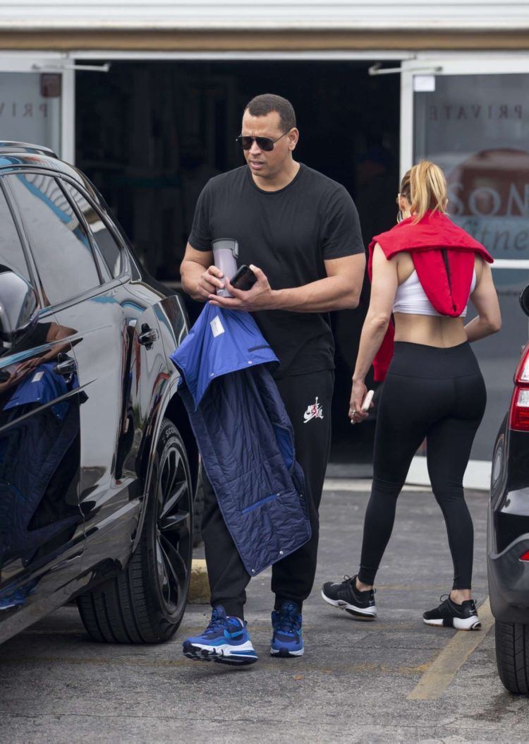 Fitness Freak Jennifer Lopez In Sports Bra And Leggings Out In Miami