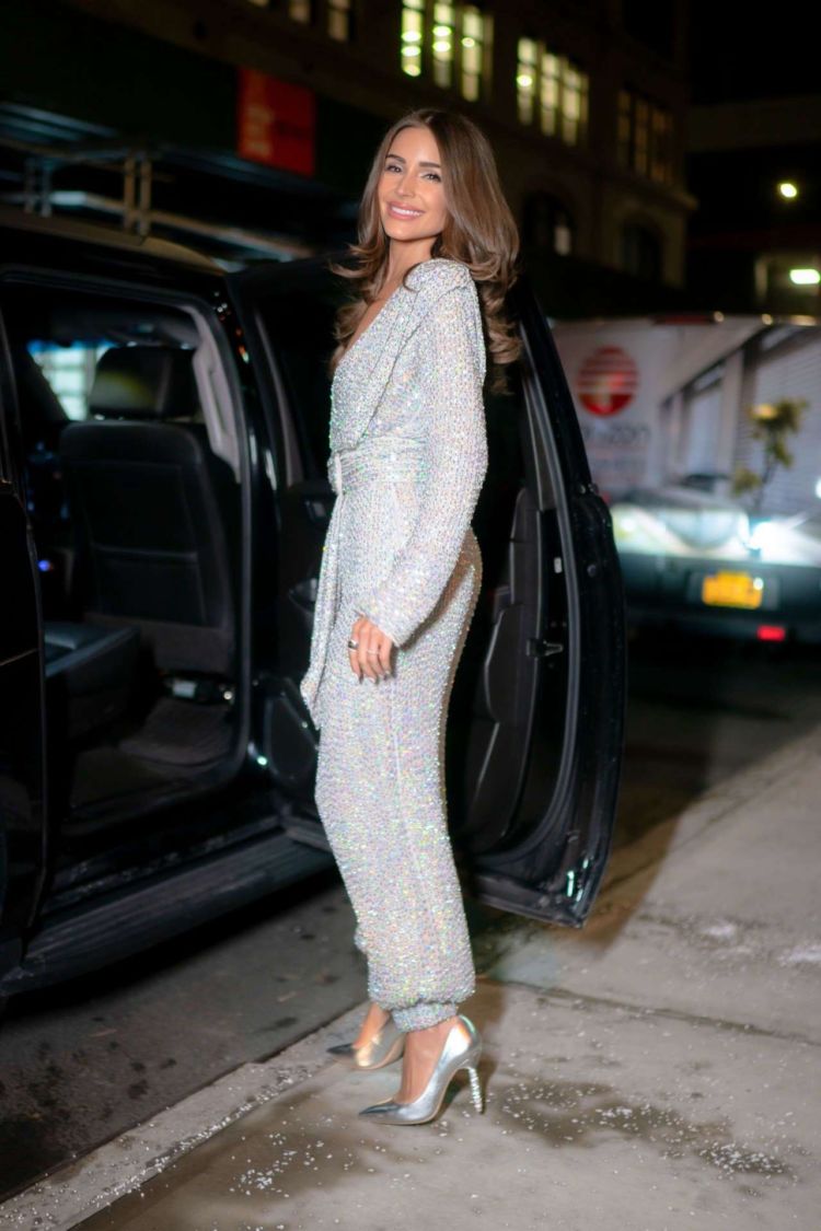 Gorgeous Olivia Culpo Spotted Out And About In New York