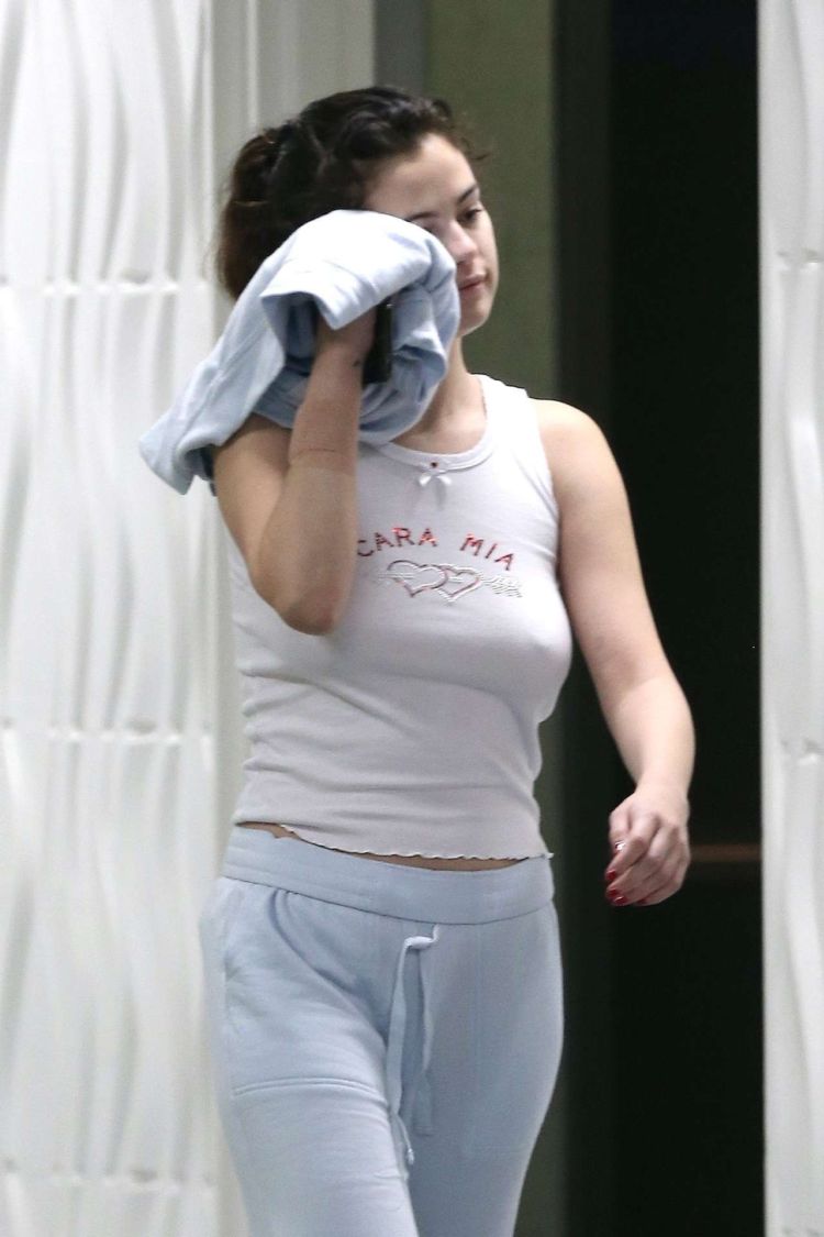 Selena Gomez Spotted Leaving A Facility In Los Angeles