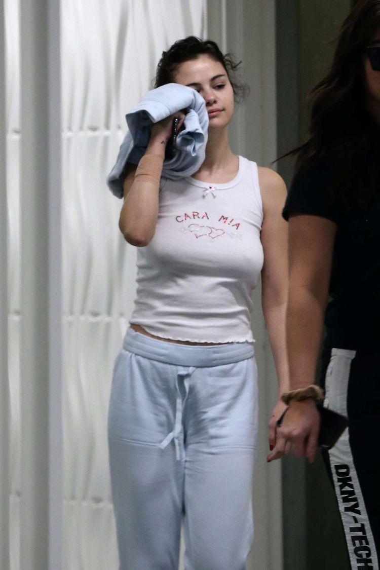 Selena Gomez Spotted Leaving A Facility In Los Angeles