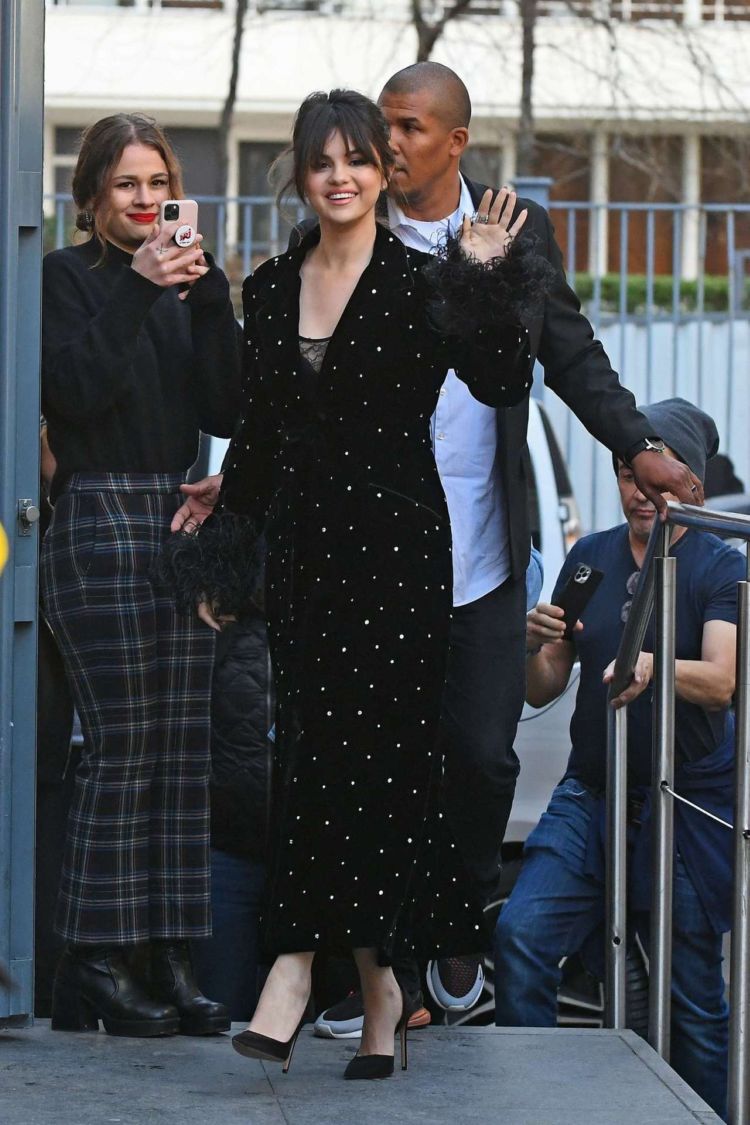 Pretty Selena Gomez Arrives At NRJ Radio Station In Paris