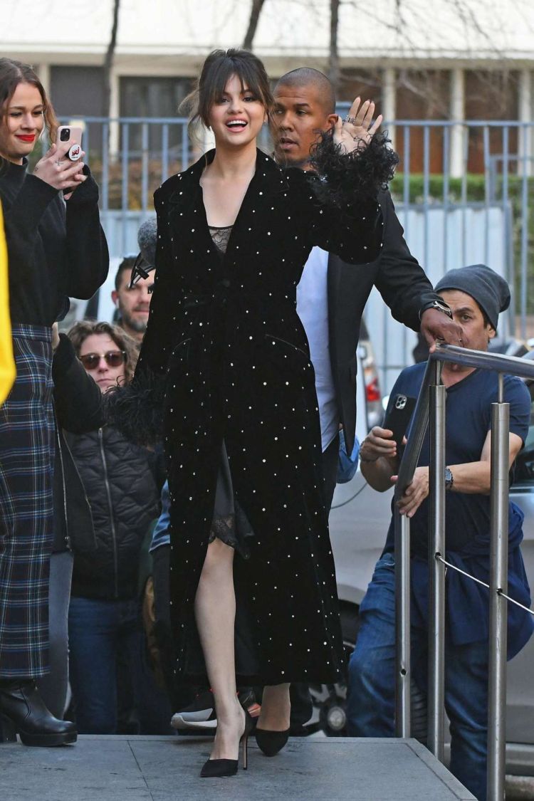 Pretty Selena Gomez Arrives At NRJ Radio Station In Paris