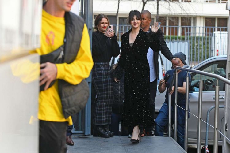 Pretty Selena Gomez Arrives At NRJ Radio Station In Paris