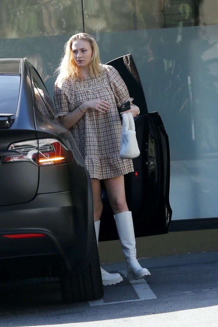 Sophie Turner Spotted In Frock Out In Los Angeles | GlamGalz.com