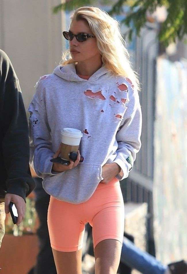 Stella Maxwell Candids In Leggings Out In Los Angeles