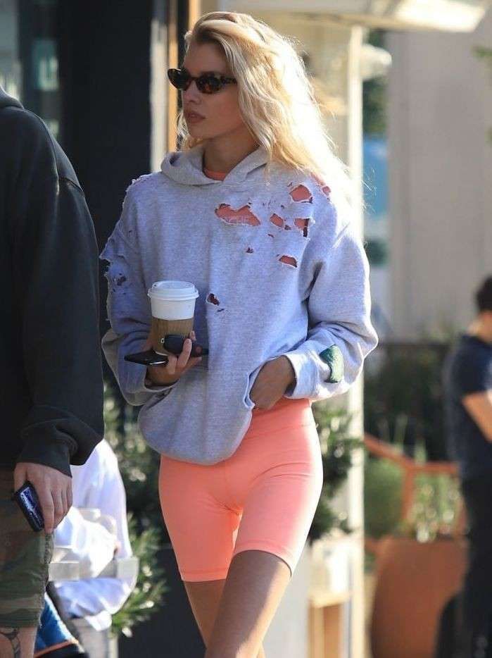 Stella Maxwell Candids In Leggings Out In Los Angeles