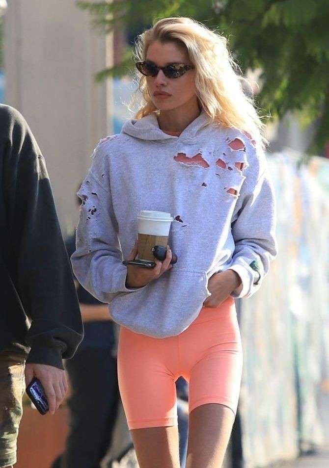 Stella Maxwell Candids In Leggings Out In Los Angeles