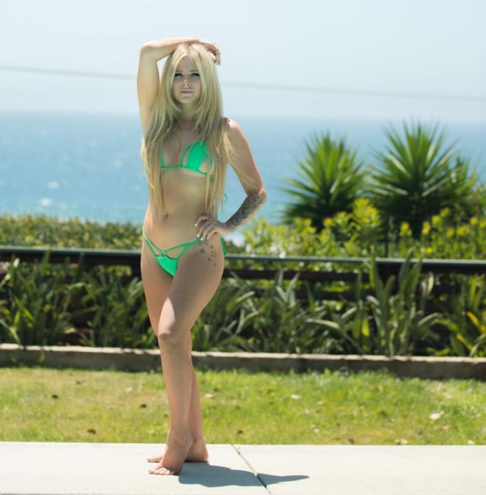 Avril Lavigne Looks Sensational In A Bikini
