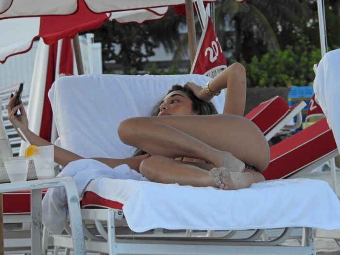 Chantel Jeffries In A Printed Bikini At The Beach In Miami