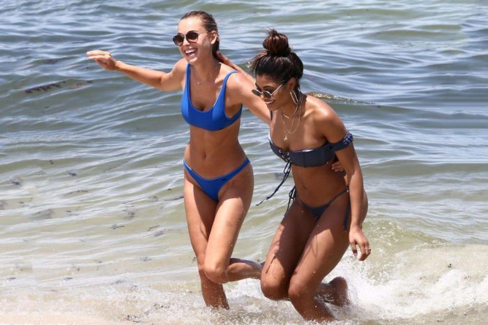Elizabeth Turner And Danielle Herrington Enjoying In Bikini At The Beach In Miami