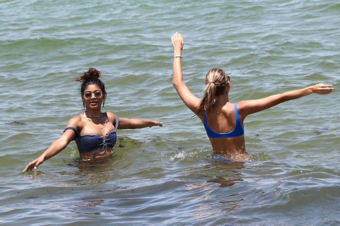 Elizabeth Turner And Danielle Herrington Enjoying In Bikini At The Beach In Miami