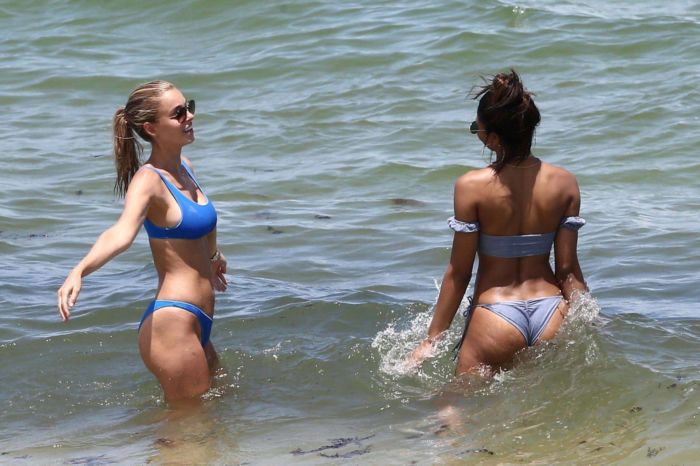 Elizabeth Turner And Danielle Herrington Enjoying In Bikini At The Beach In Miami