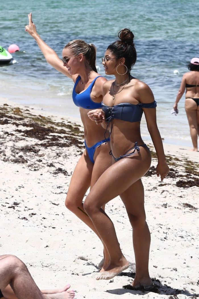 Elizabeth Turner And Danielle Herrington Enjoying In Bikini At The Beach In Miami