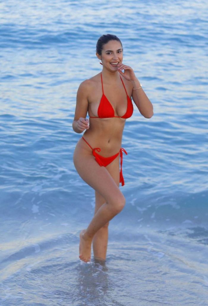 Tao Wickrath Make A Splash In Red Bikini At Miami Beach