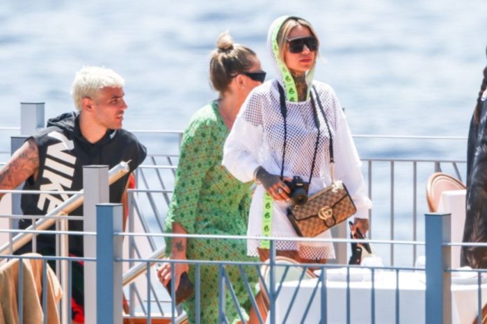 Zoe Cristofoli Vacationing In Bikini With Theo Hernandez On A Yacht In Capri