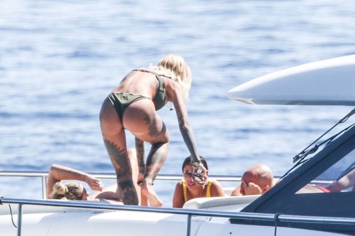 Zoe Cristofoli Vacationing In Bikini With Theo Hernandez On A Yacht In Capri