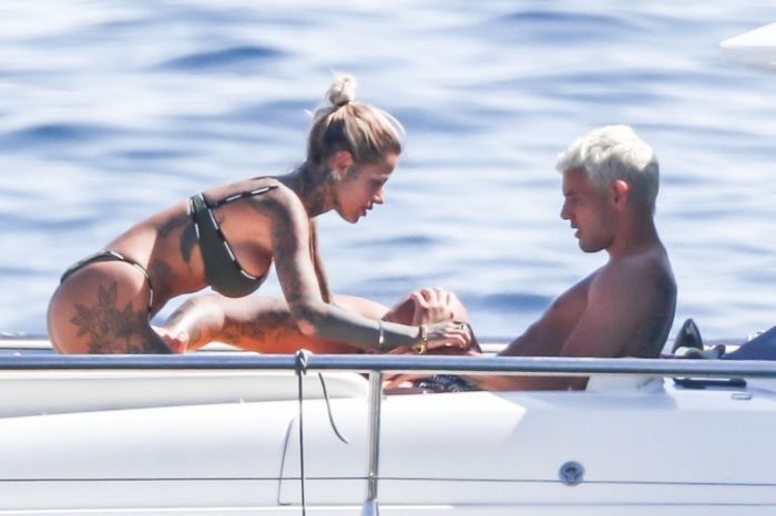 Zoe Cristofoli Vacationing In Bikini With Theo Hernandez On A Yacht In Capri