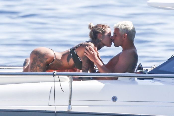 Zoe Cristofoli Vacationing In Bikini With Theo Hernandez On A Yacht In Capri