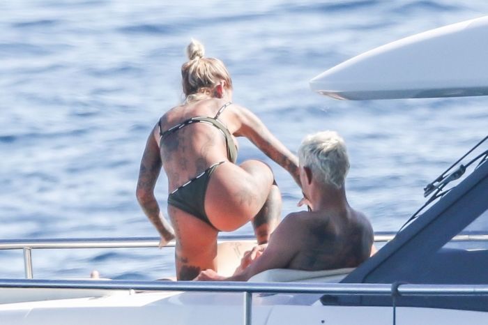 Zoe Cristofoli Vacationing In Bikini With Theo Hernandez On A Yacht In Capri