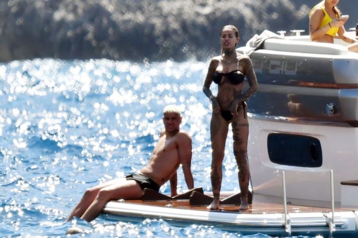Zoe Cristofoli Vacationing In Bikini With Theo Hernandez On A Yacht In Capri