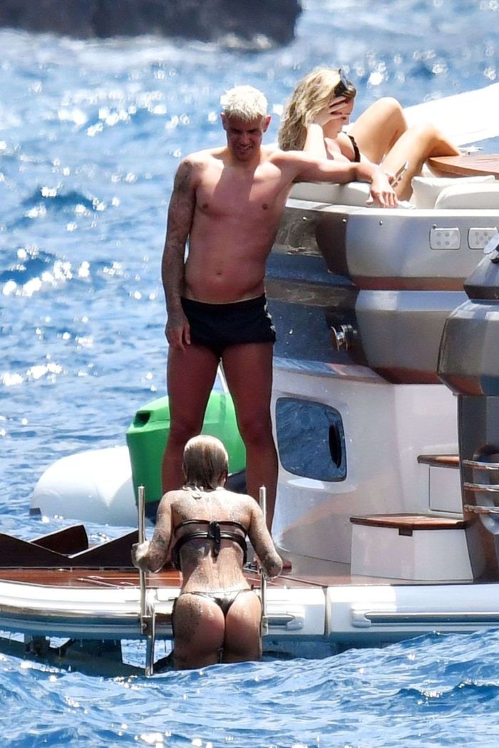 Zoe Cristofoli Vacationing In Bikini With Theo Hernandez On A Yacht In Capri Page 20 Of 23 Prettygalz Com