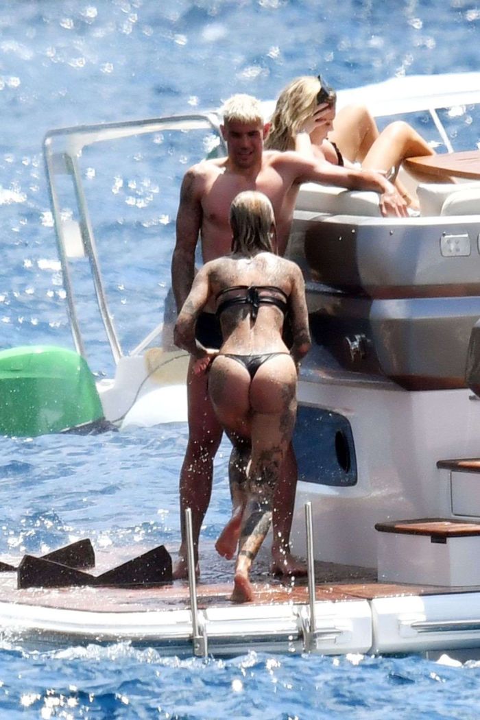 Zoe Cristofoli Vacationing In Bikini With Theo Hernandez On A Yacht In Capri