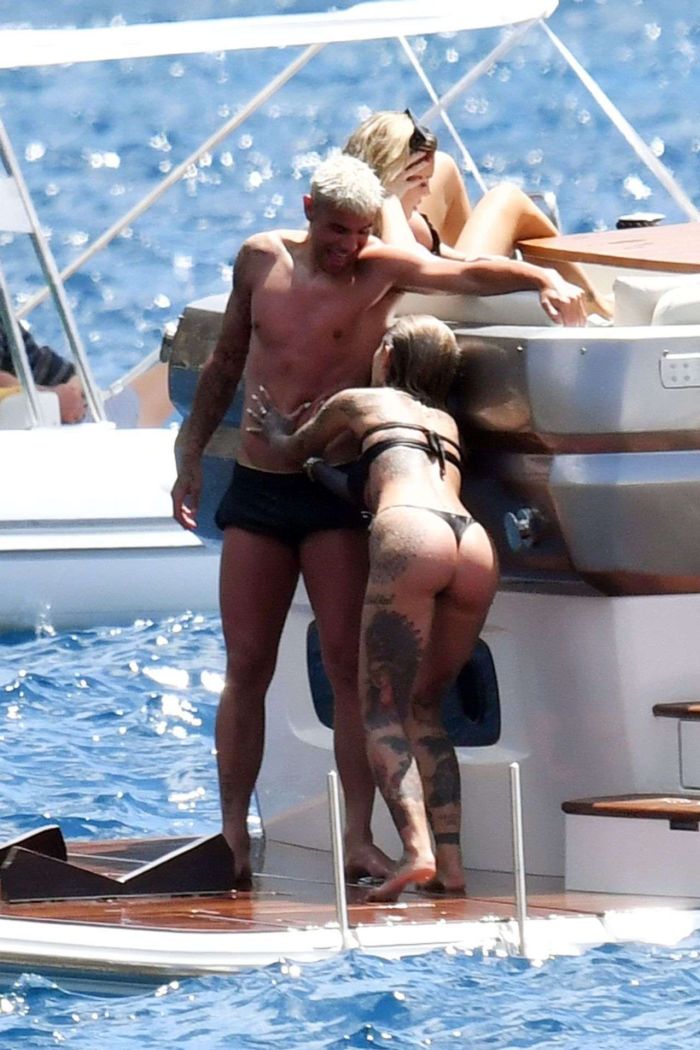 Zoe Cristofoli Vacationing In Bikini With Theo Hernandez On A Yacht In Capri
